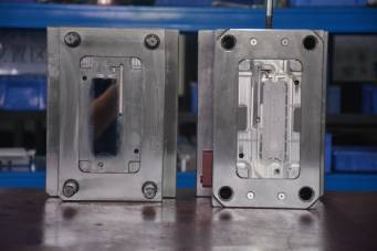 塑膠注塑模具生產(chǎn)出來的產(chǎn)品表面噴漆有什么用呢？