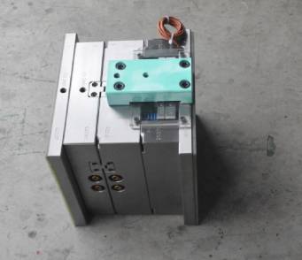 塑料模具設(shè)計方案時必須考慮到什么問題？