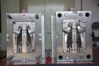 模具注塑廠在注塑加工時注塑機(jī)為什么會產(chǎn)生噪聲？