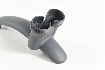 塑膠模具注塑加工選擇注塑機(jī)時(shí)應(yīng)該注意什么呢？