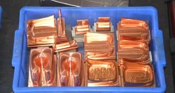 注塑模具電火花加工、銅電極或石墨電極哪一種更好？