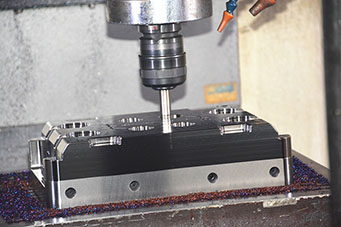 汽車注塑模具設(shè)計(jì)加工需要注意什么？