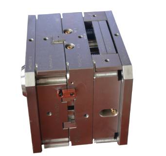 什么因素決定了薄壁注塑模具加工零件精度？