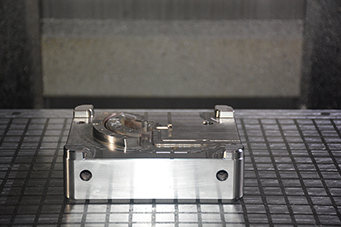 塑膠模具加工廠—因?yàn)閷I(yè)，所以信賴