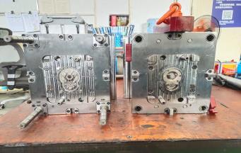 如何確定模塑分模線的位置？